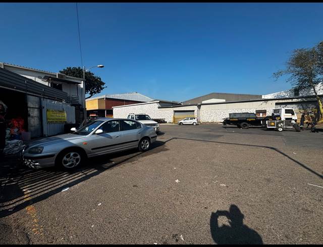 1,100M² WAREHOUSE TO LET IN SPRINGFIELD PARK