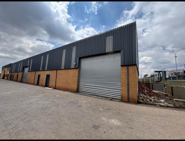 150M² WAREHOUSE TO LET IN CLAYVILLE