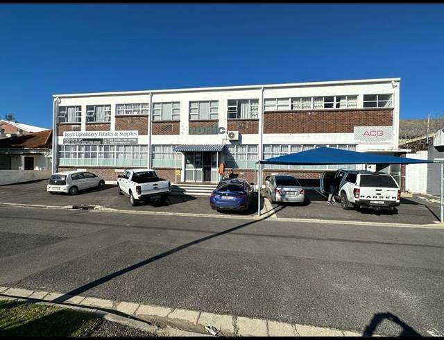 1,100M² WAREHOUSE TO LET IN MAITLAND