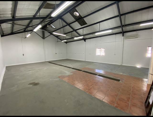 140M² BUILDING TO LET IN OTTERY