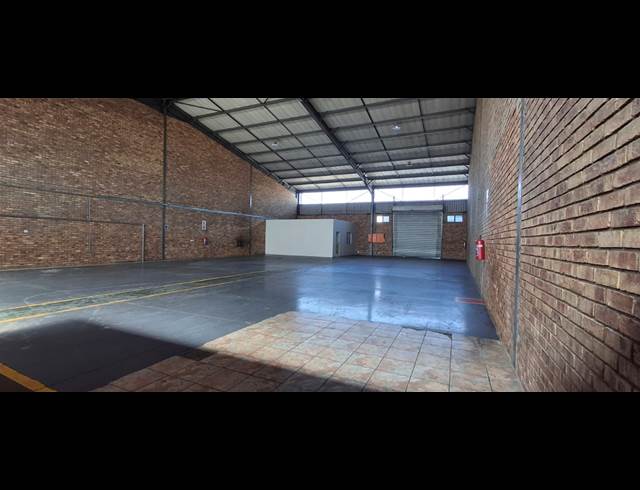 496M² BUILDING TO LET IN BOKSBURG EAST