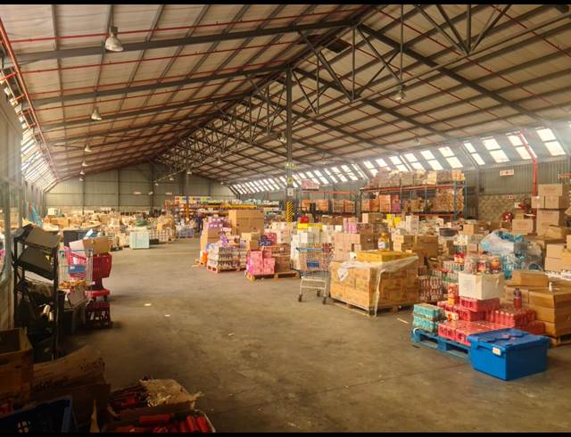 1,960M² WAREHOUSE TO LET IN RETREAT
