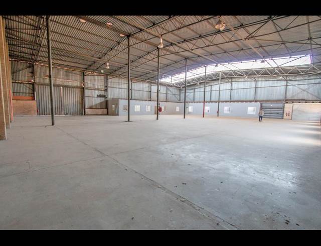 1,545M² WAREHOUSE TO LET IN HALFWAY HOUSE