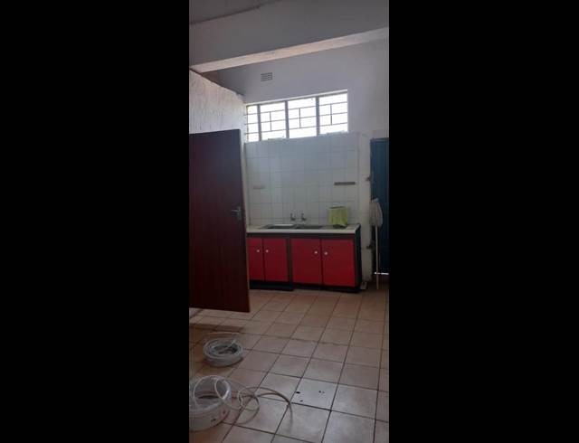 BUSINESS PROPERTY TO RENT IN ELSPARK