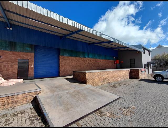 640M² WAREHOUSE TO LET IN POMONA