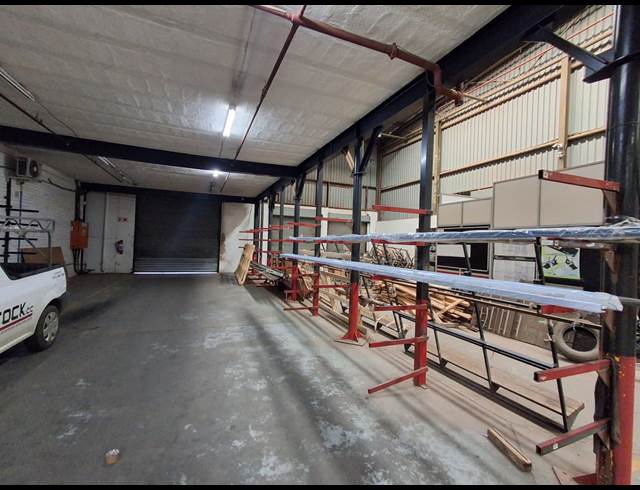 2,400M² WAREHOUSE TO LET IN HERIOTDALE