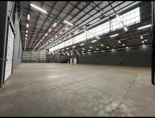 2,596M² WAREHOUSE TO LET IN LOUWLARDIA