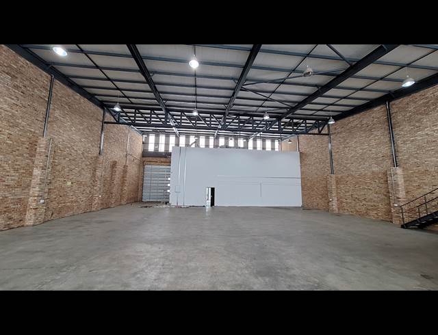 875M² WAREHOUSE TO LET IN NORTH RIDING