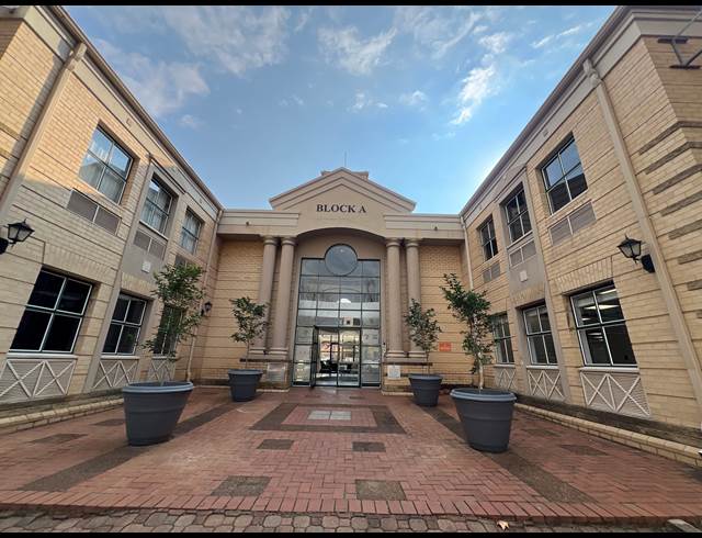 140M² OFFICE TO LET IN HYDE PARK