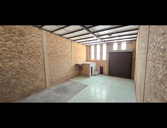 517M² WAREHOUSE TO LET IN NORTH RIDING