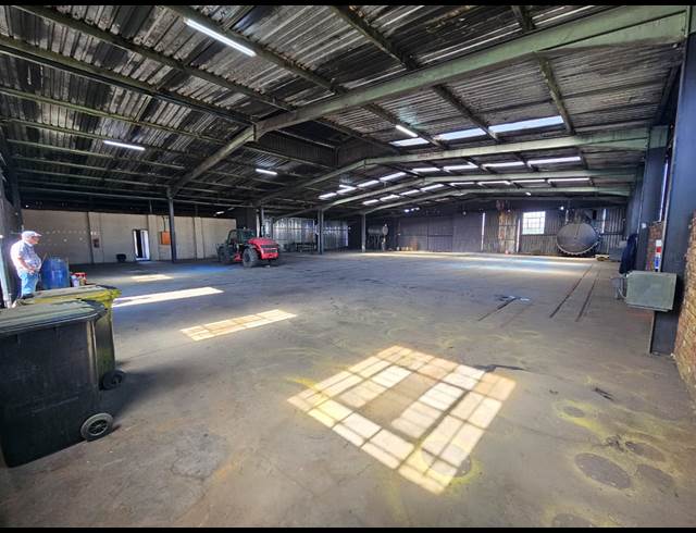 1,000M² WAREHOUSE TO LET IN BOKSBURG EAST