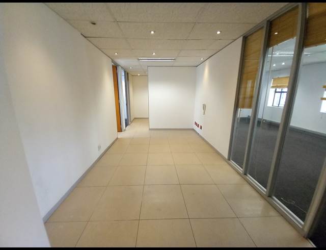 370M² OFFICE TO LET IN BRYANSTON