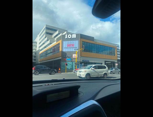 BUSINESS PROPERTY TO RENT IN CLAREMONT