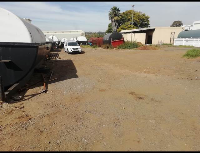 4,500M² WAREHOUSE TO LET IN POMONA