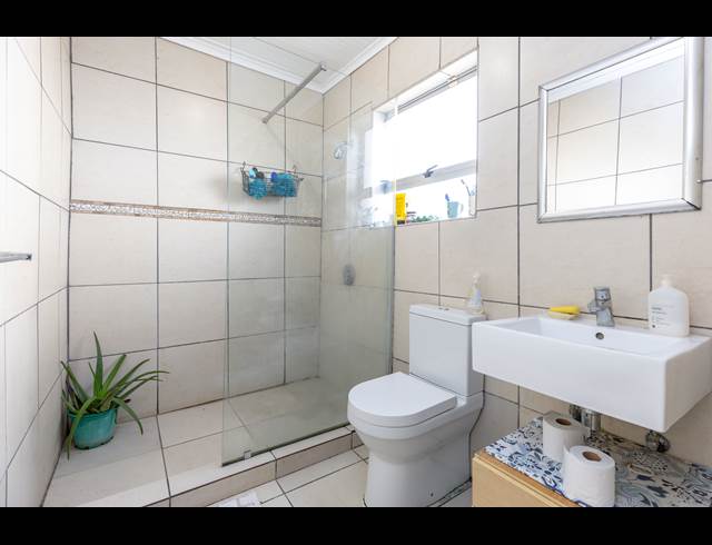 2 BEDROOM HOUSE TO LET IN WALMER ESTATE