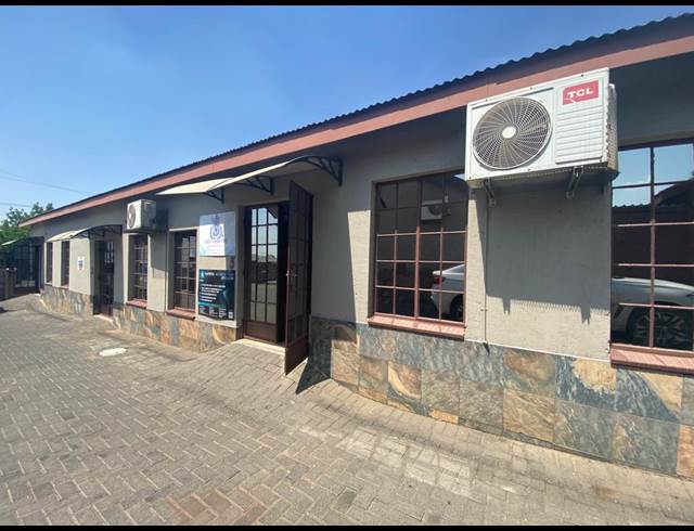 70M² OFFICE TO LET IN MODEL PARK