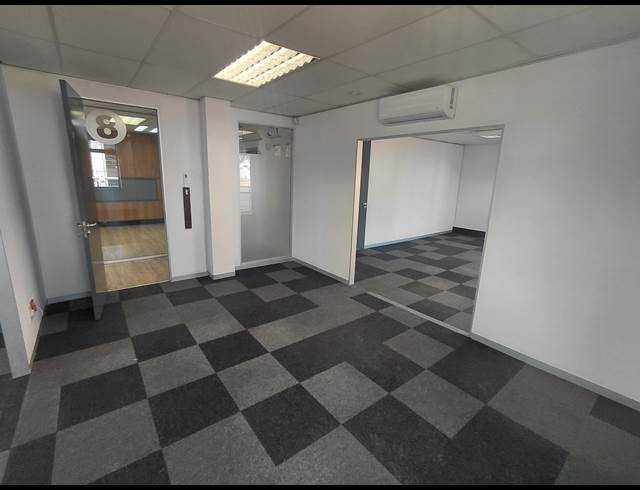299M² OFFICE TO LET IN BRYANSTON