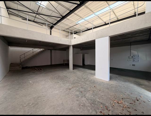 285M² WAREHOUSE TO LET IN GLEN ANIL