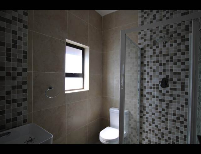 5 BEDROOM HOUSE TO LET IN GLENHAZEL