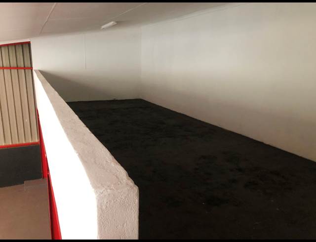 243M² WAREHOUSE TO LET IN JET PARK