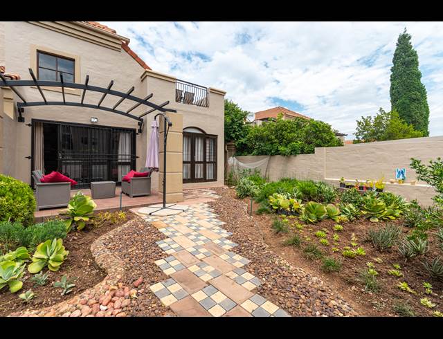 2 BEDROOM TOWNHOUSE RENTED IN SUNNINGHILL