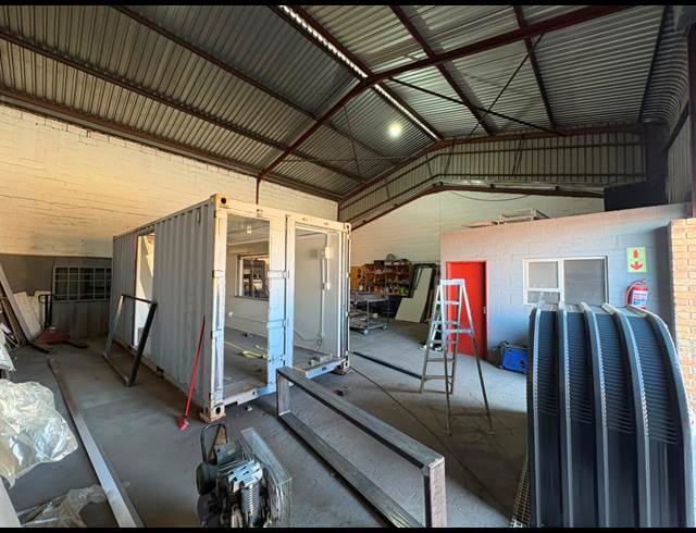 152M² WAREHOUSE TO LET IN BROADLANDS PARK