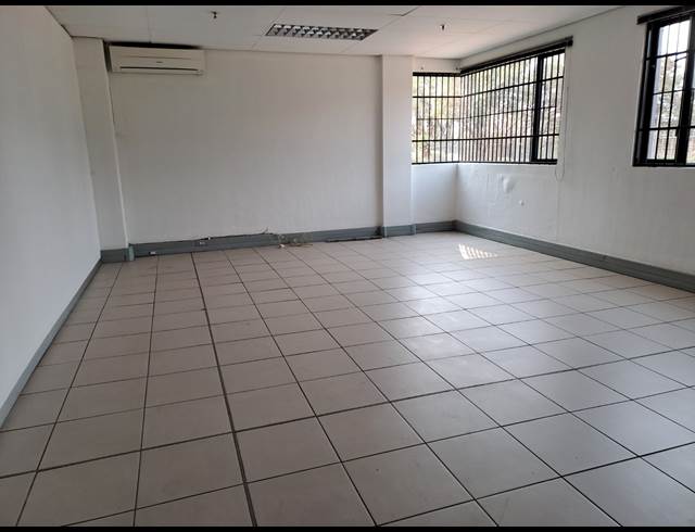 3,893M² WAREHOUSE TO LET IN POMONA