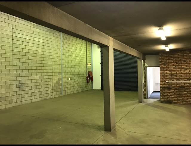 269M² WAREHOUSE TO LET IN STRIJDOMPARK