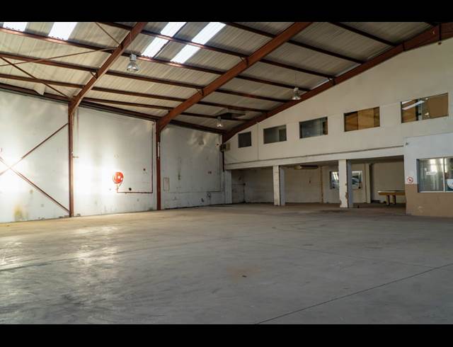 600M² WAREHOUSE TO LET IN CITY WEST