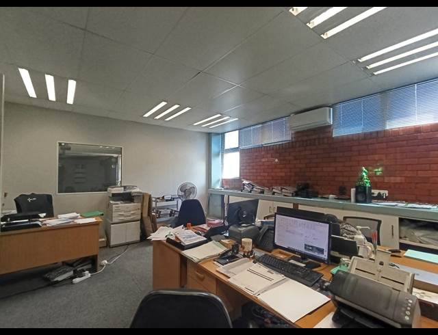 1,370M² WAREHOUSE TO LET IN WESTMEAD