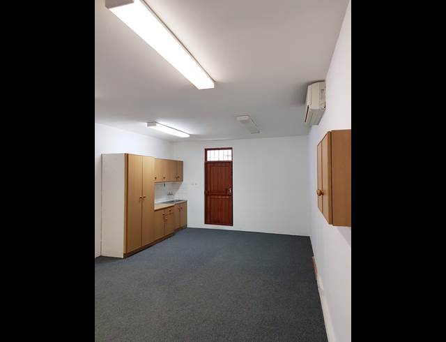 Retail property to rent in WORCESTER CENTRAL