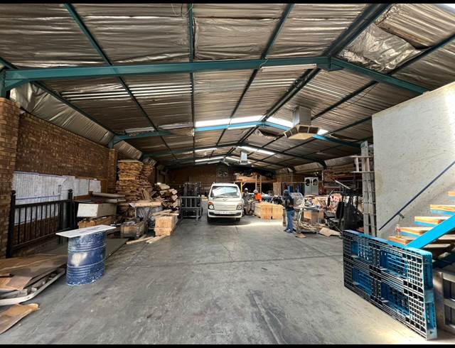 650M² WAREHOUSE TO LET IN DAGGAFONTEIN