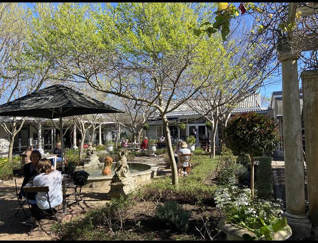 32M² BUSINESS TO LET IN WYNBERG