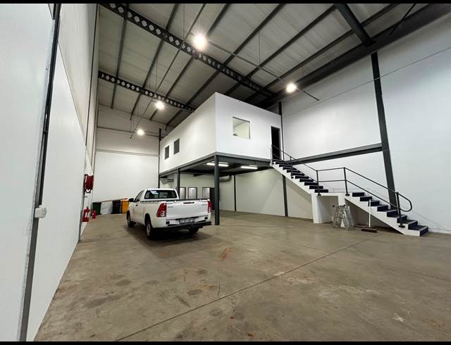 246M² WAREHOUSE TO LET IN MEADOWDALE