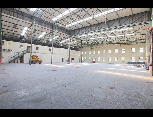 1,060M² WAREHOUSE TO LET IN RANDJESPARK