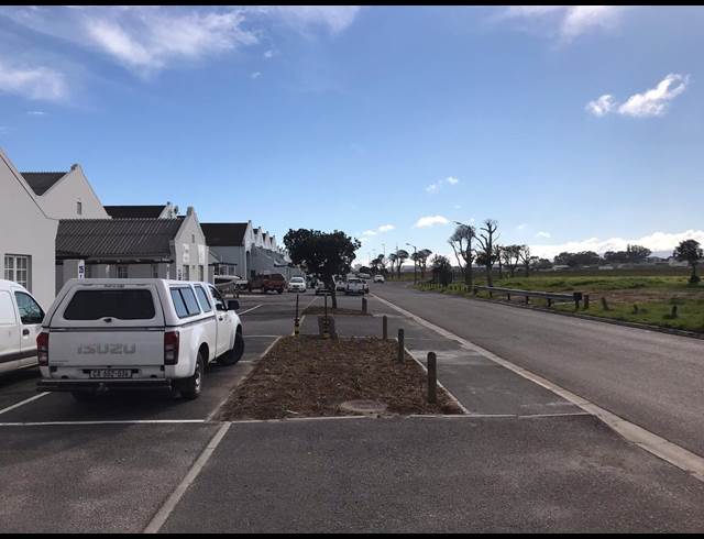 255M² BUILDING TO LET IN PAARDEN EILAND