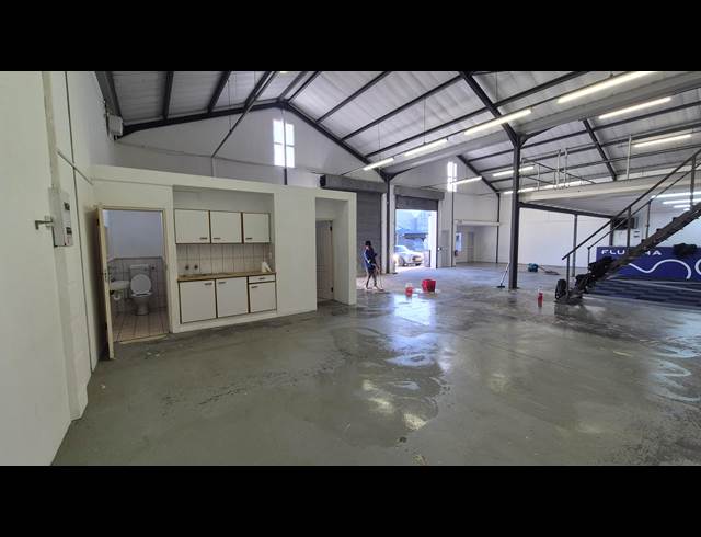 329M² WAREHOUSE TO LET IN DIEP RIVER