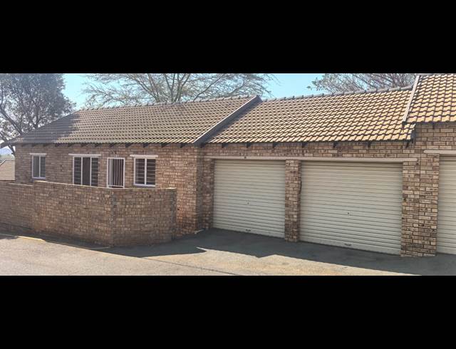 2 BEDROOM TOWNHOUSE TO LET IN CASHAN