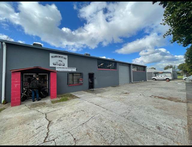 500M² WAREHOUSE TO LET IN TRIANGLE FARM