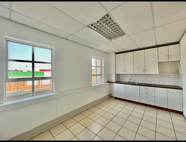 363M² OFFICE TO LET IN FOURWAYS