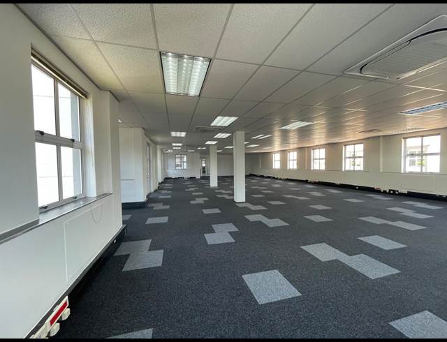 279M² OFFICE TO LET IN LYME PARK