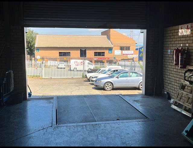 3,178M² WAREHOUSE TO LET IN MEADOWDALE