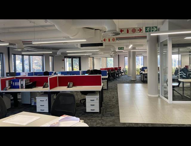 1,310M² OFFICE TO LET IN BIRNAM