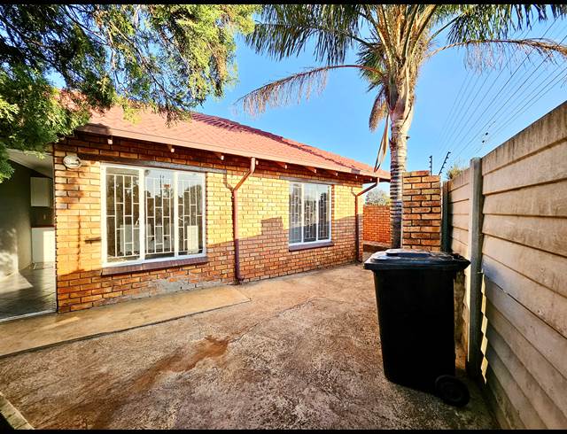 2 bed property to rent in BIRCHLEIGH