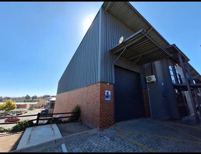 642M² WAREHOUSE TO LET IN LASER PARK