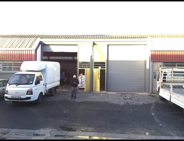 385M² WAREHOUSE TO LET IN RETREAT