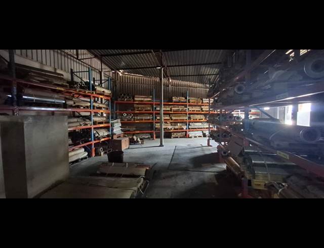 260M² BUILDING TO LET IN APEX