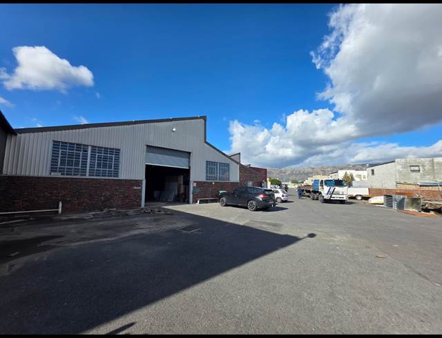 747M² WAREHOUSE TO LET IN SOMERSET WEST CENTRAL