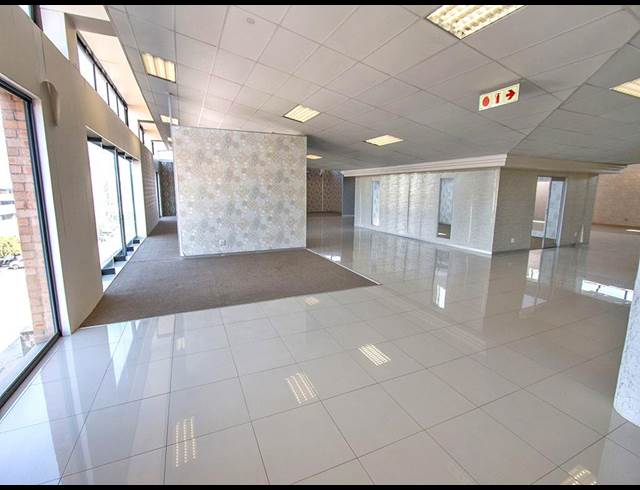 640M² SHOWROOM TO LET IN KRAMERVILLE