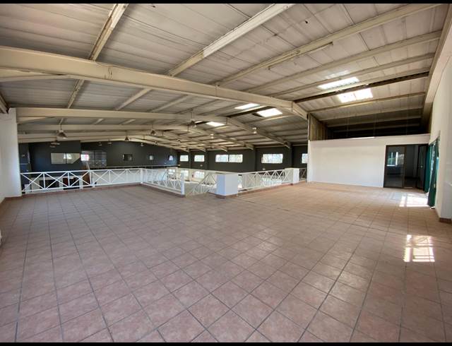 1,400M² WAREHOUSE TO LET IN PRINCESS AH